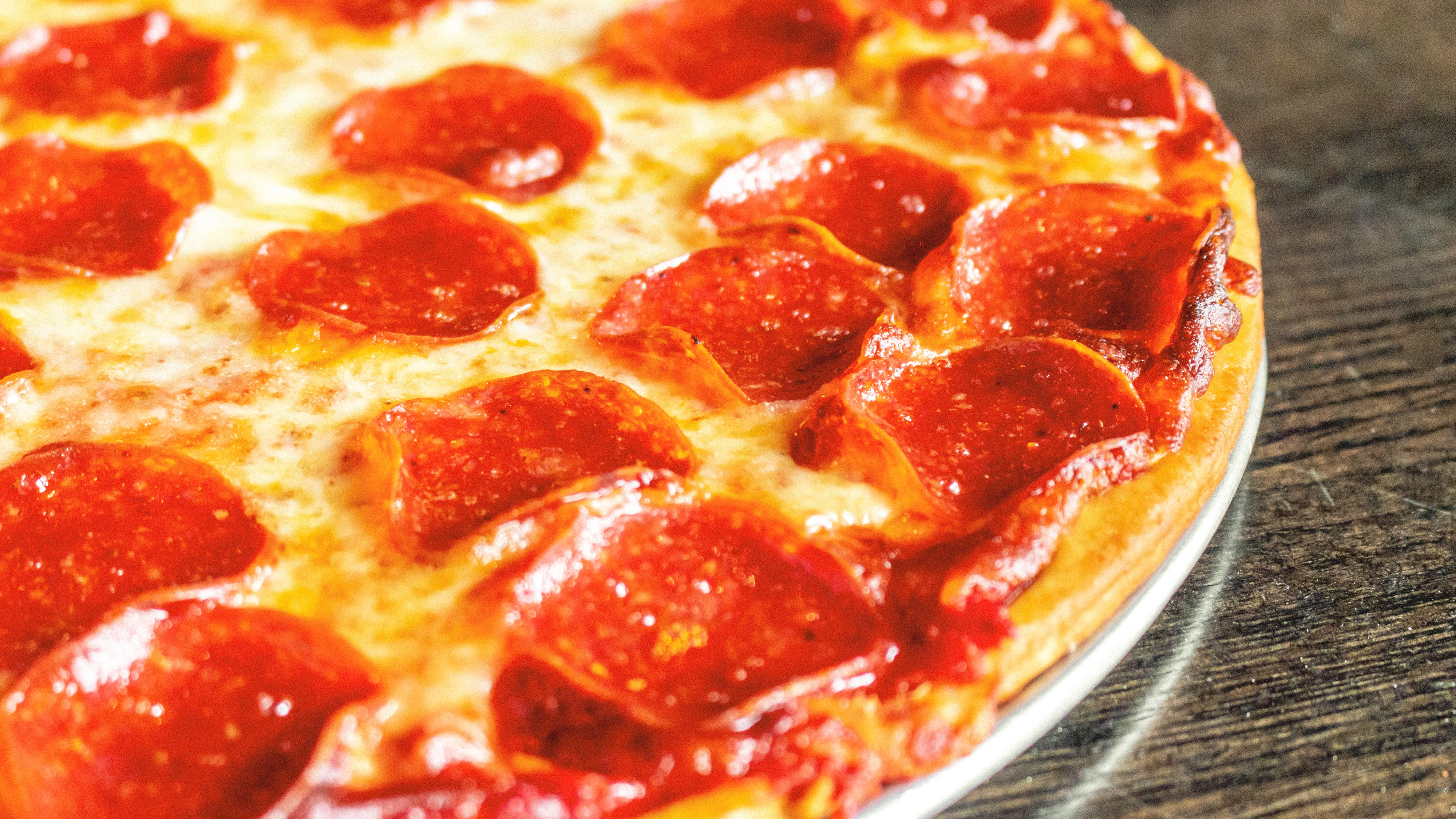 Nikos Pizza & Greek Grill hero